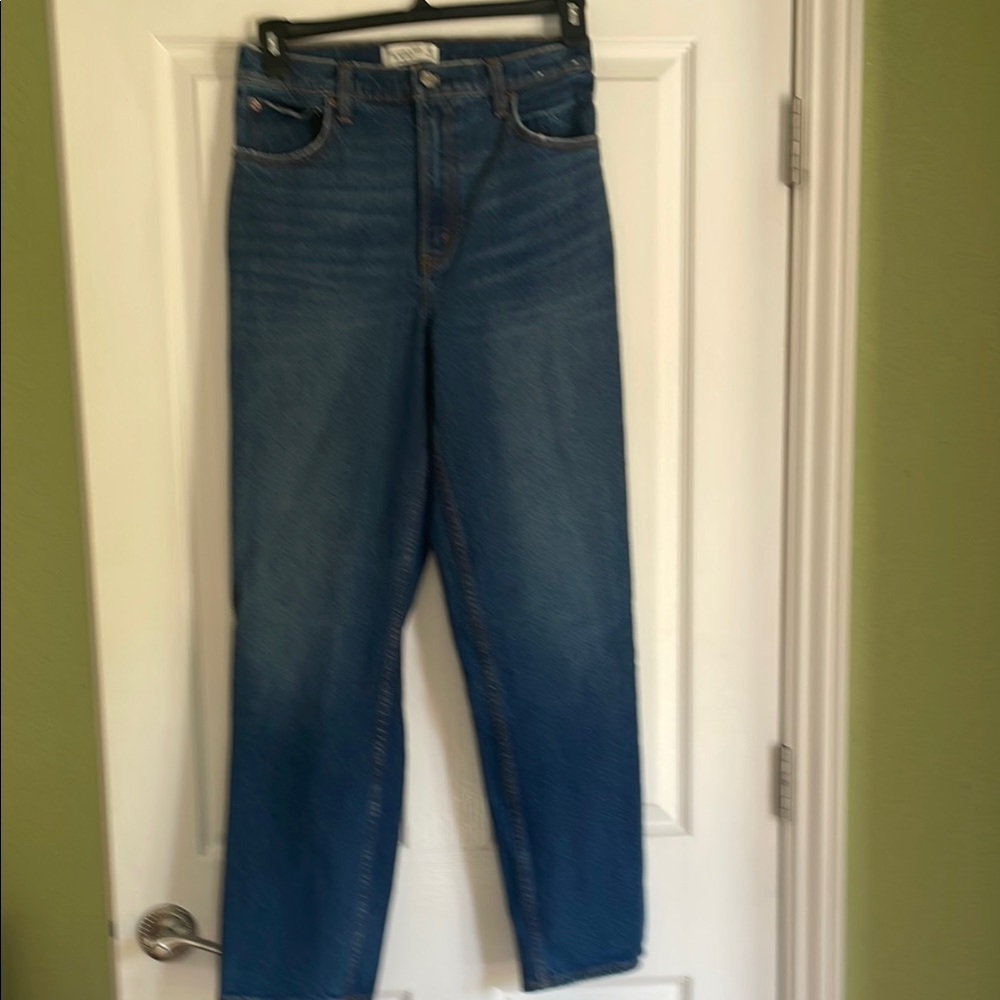 Abercrombie & Fitch High-Rise Straight Leg Jeans - Medium Blue Denim